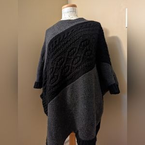 Simply Vera VeraWang Grey Black Cable Knit Pullover Dolman Sleeve SweaterPoncho